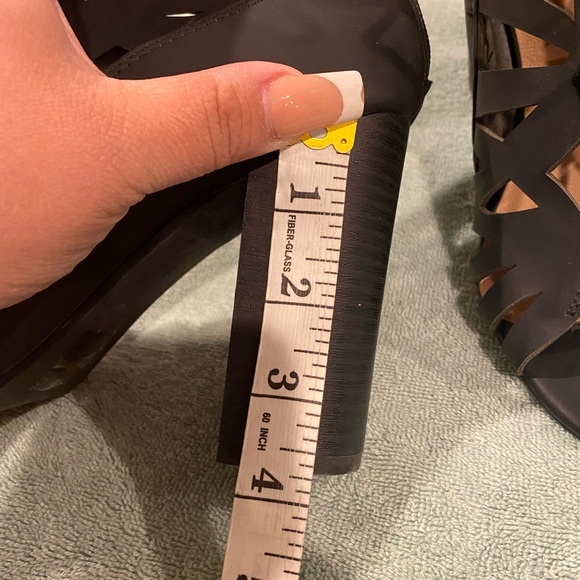 Women’s heels size 8.5 - Picture 4 of 5